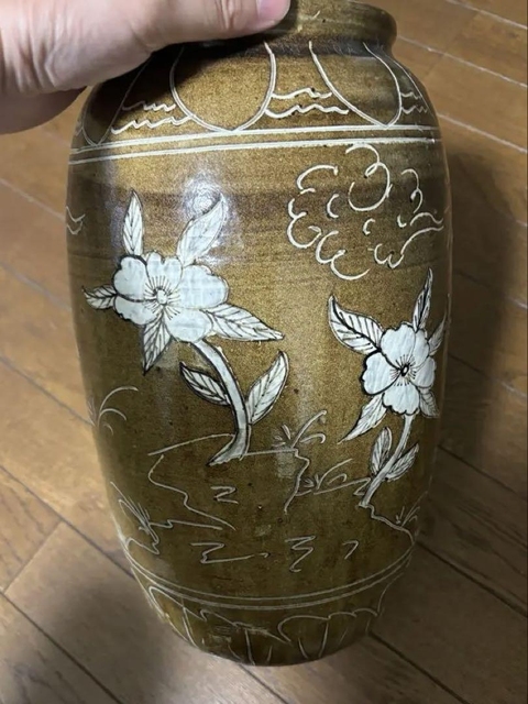 古玩陶瓷黃釉刻花鳥紋罐真品鑒賞圖