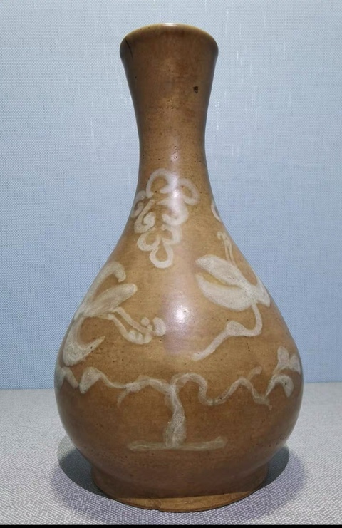 古玩陶瓷磁州窯黃釉堆白花鳥紋撇口瓶真品鑒賞圖