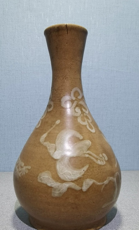 古玩陶瓷磁州窯黃釉堆白花鳥紋撇口瓶真品鑒賞圖