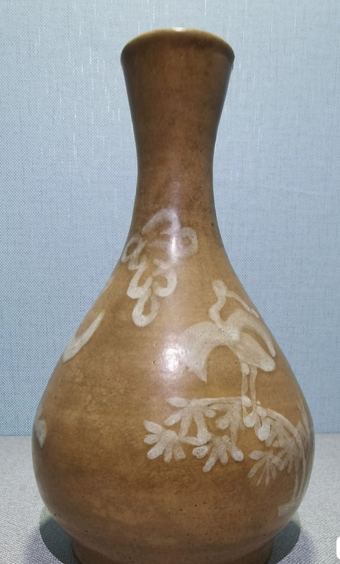 古玩陶瓷磁州窯黃釉堆白花鳥紋撇口瓶真品鑒賞圖