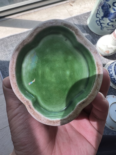 古玩陶瓷藍釉堆塑梅花雙象耳海棠瓶真品鑒賞圖