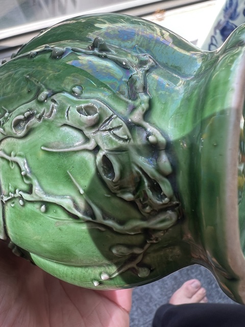 古玩陶瓷藍釉堆塑梅花雙象耳海棠瓶真品鑒賞圖