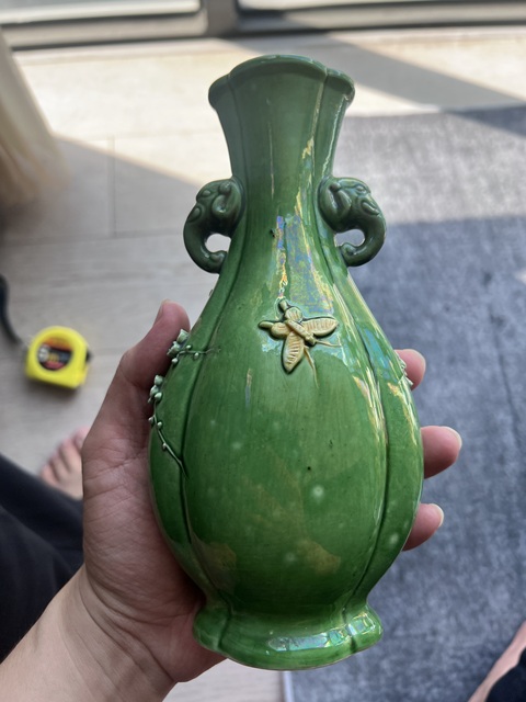 古玩陶瓷藍釉堆塑梅花雙象耳海棠瓶真品鑒賞圖