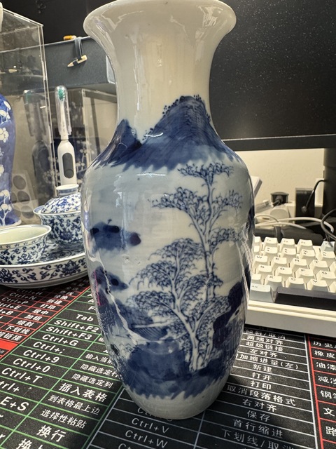 古玩陶瓷青花山水人物紋撇口瓶真品鑒賞圖