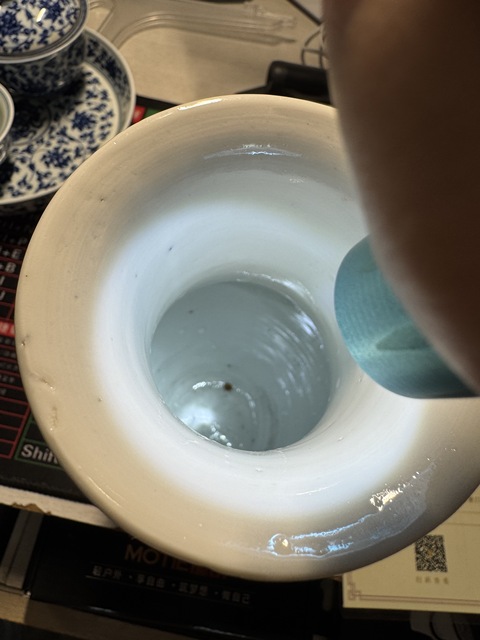 古玩陶瓷青花山水人物紋撇口瓶真品鑒賞圖