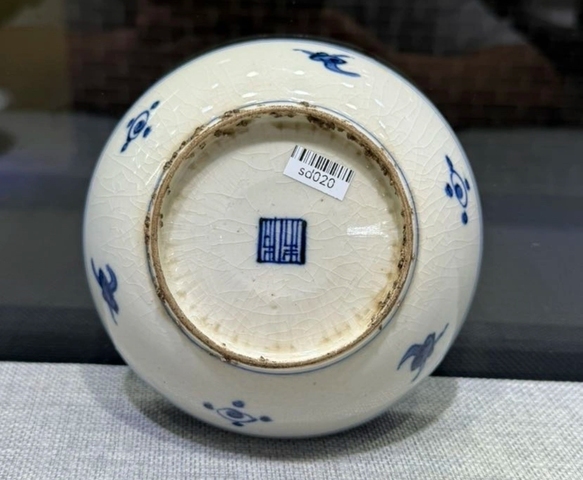 古玩陶瓷青花盤真品鑒賞圖