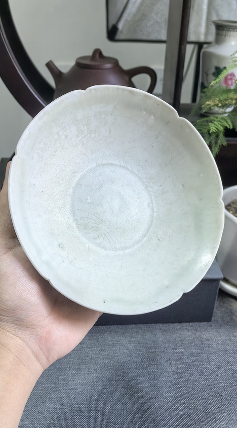 古玩陶瓷青白釉刻花葵口碗真品鑒賞圖