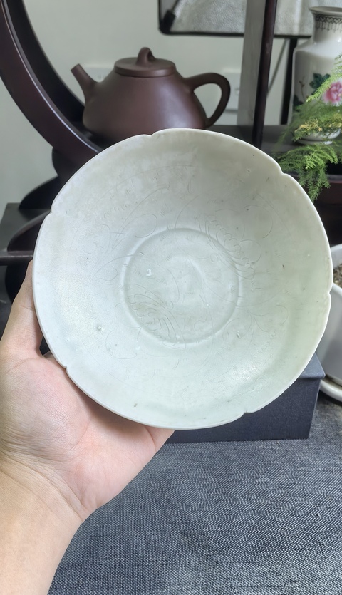 古玩陶瓷青白釉刻花葵口碗真品鑒賞圖