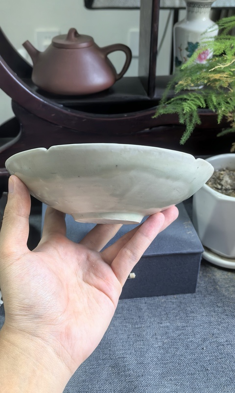 古玩陶瓷青白釉刻花葵口碗真品鑒賞圖