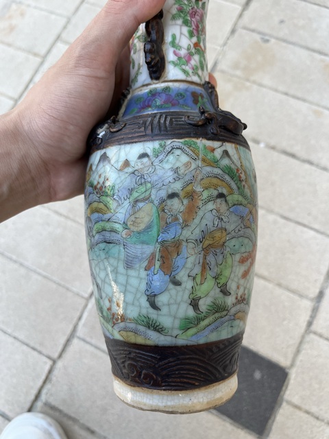 古玩陶瓷咸豐五彩人物故事紋獅耳瓶真品鑒賞圖