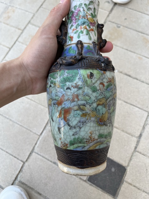 古玩陶瓷咸豐五彩人物故事紋獅耳瓶真品鑒賞圖