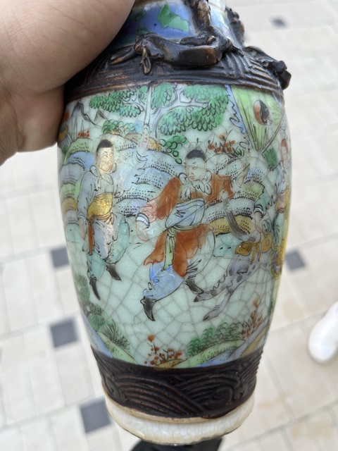 古玩陶瓷咸豐五彩人物故事紋獅耳瓶真品鑒賞圖