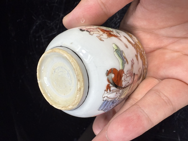 古玩陶瓷人物紋執(zhí)杯真品鑒賞圖