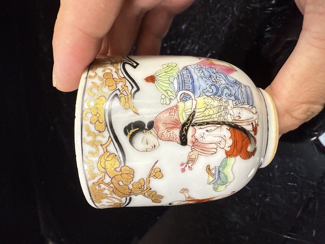 古玩陶瓷人物紋執(zhí)杯真品鑒賞圖