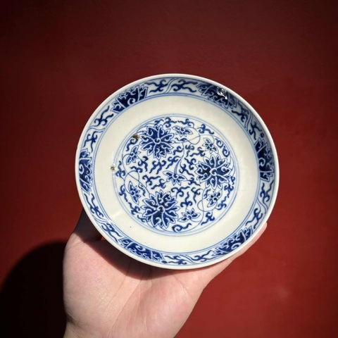 古玩陶瓷青花纏枝花卉盤真品鑒賞圖