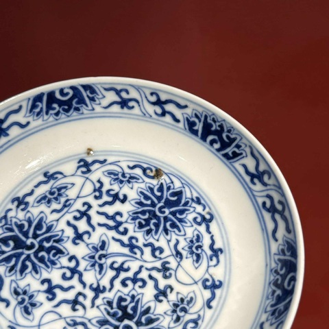 古玩陶瓷青花纏枝花卉盤真品鑒賞圖