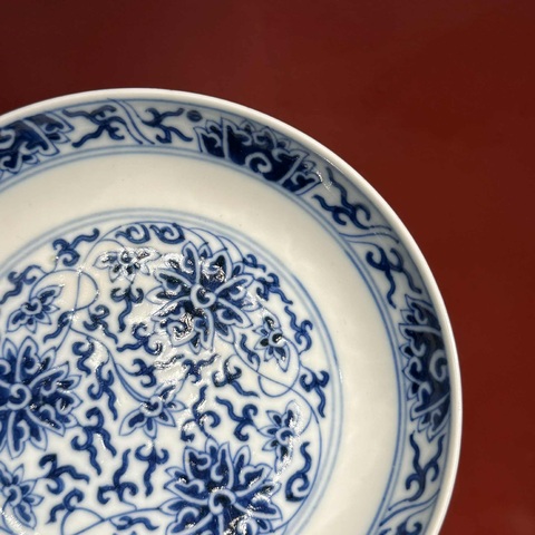 古玩陶瓷青花纏枝花卉盤真品鑒賞圖