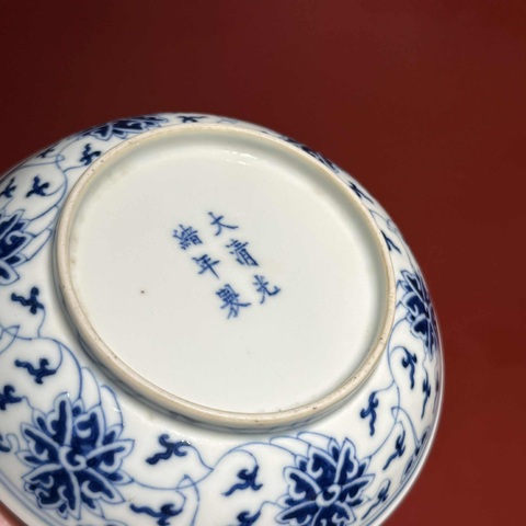 古玩陶瓷青花纏枝花卉盤真品鑒賞圖