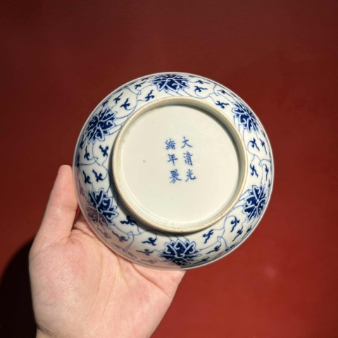 古玩陶瓷青花纏枝花卉盤真品鑒賞圖