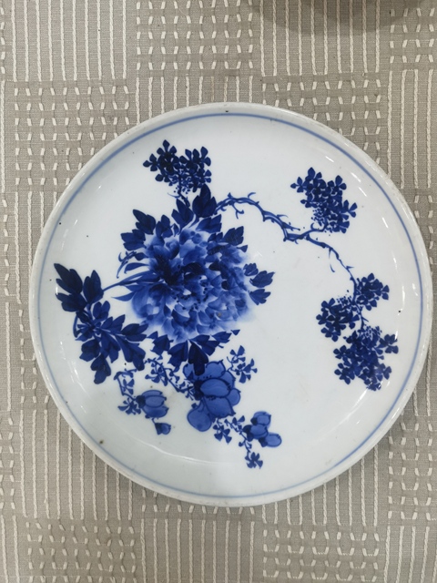 古玩陶瓷花卉紋青花盤真品鑒賞圖