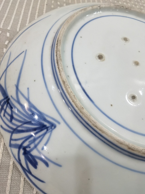 古玩陶瓷花卉紋青花盤真品鑒賞圖