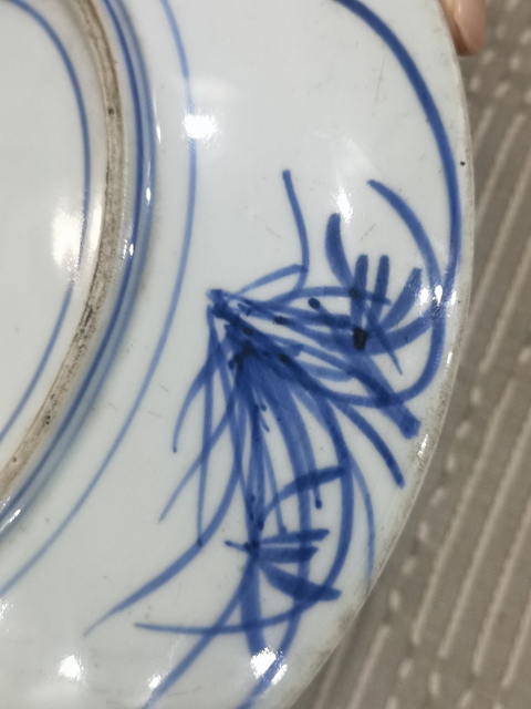 古玩陶瓷花卉紋青花盤真品鑒賞圖