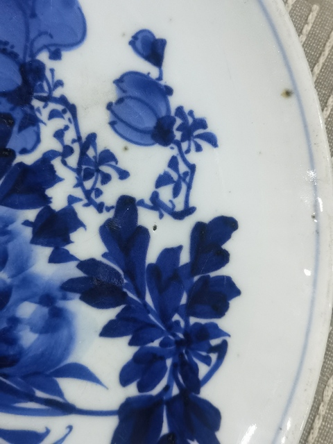 古玩陶瓷花卉紋青花盤真品鑒賞圖