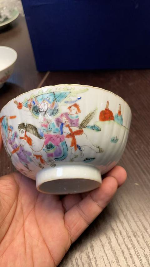 古玩陶瓷刀馬人粉彩碗真品鑒賞圖