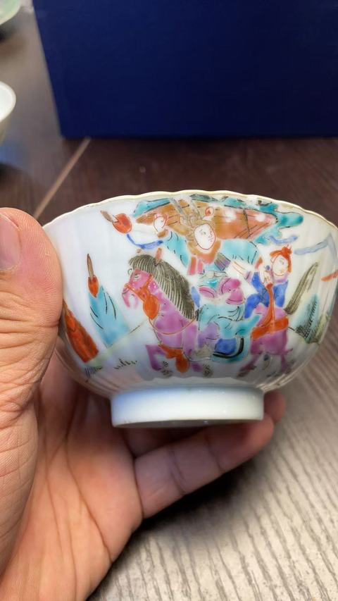 古玩陶瓷刀馬人粉彩碗真品鑒賞圖