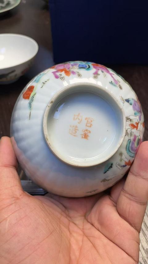 古玩陶瓷刀馬人粉彩碗真品鑒賞圖