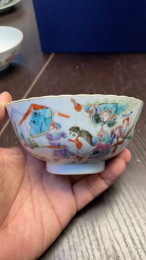 古玩陶瓷刀馬人粉彩碗真品鑒賞圖