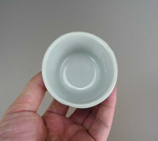 古玩陶瓷清末民初甜白釉唇口杯拍賣，當前價格0元
