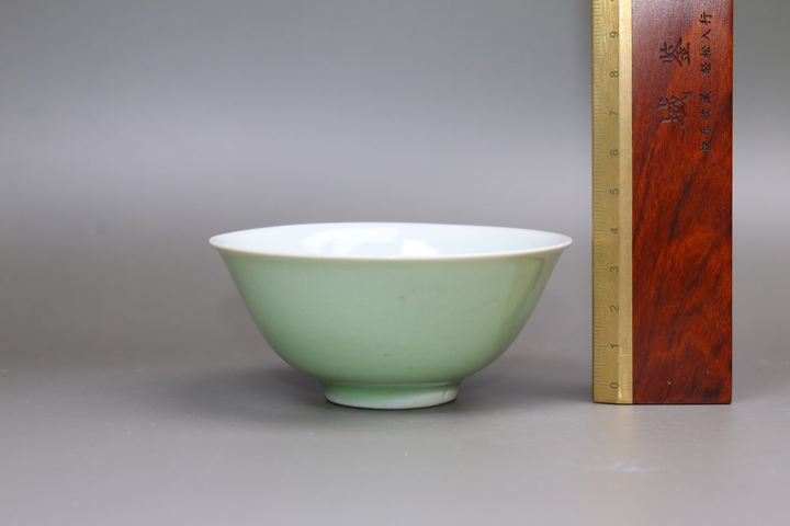 古玩陶瓷民國(guó)時(shí)期·翠青釉茶圓拍賣(mài),當(dāng)前價(jià)格0元