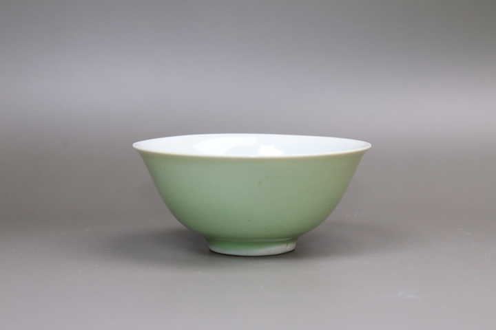 古玩陶瓷民國(guó)時(shí)期·翠青釉茶圓拍賣(mài),當(dāng)前價(jià)格0元