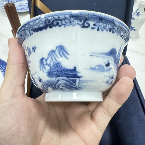 古玩陶瓷乾隆細(xì)路青花折沿茶圓真品鑒賞圖