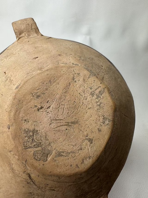 古玩陶瓷馬家窯文化·邊家林類型鋸齒光芒紋雙耳壺真品鑒賞圖