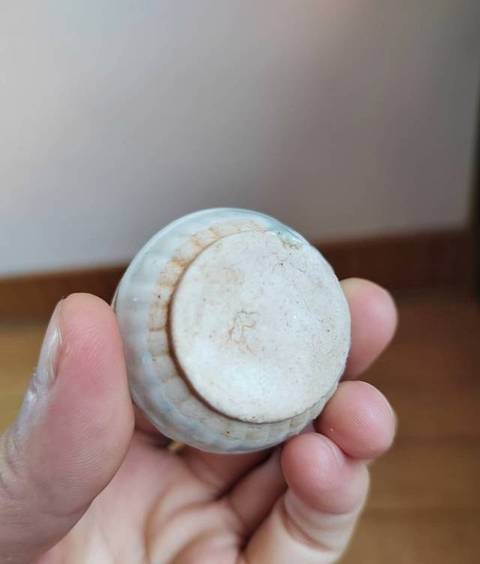 古玩陶瓷青白釉花卉紋粉盒真品鑒賞圖