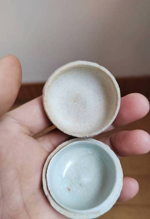 古玩陶瓷青白釉花卉紋粉盒真品鑒賞圖