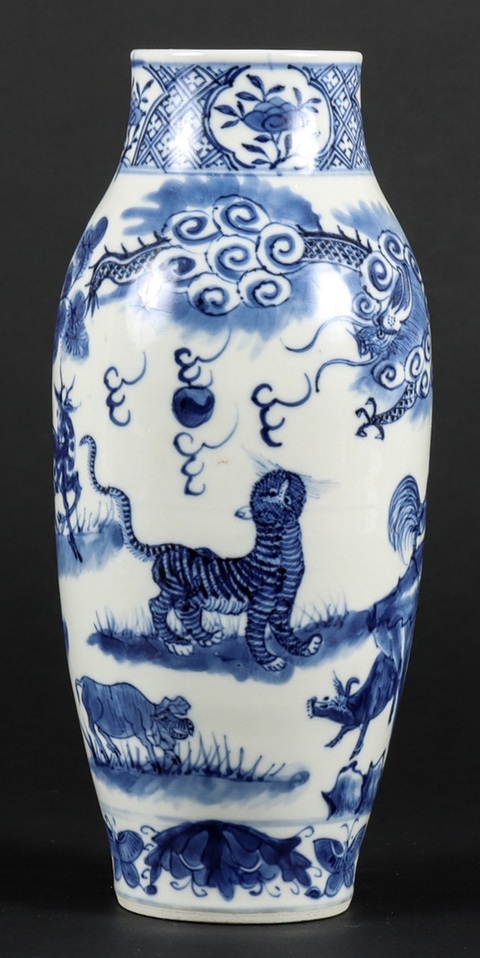 古玩陶瓷十二生肖青花橄欖瓶真品鑒賞圖