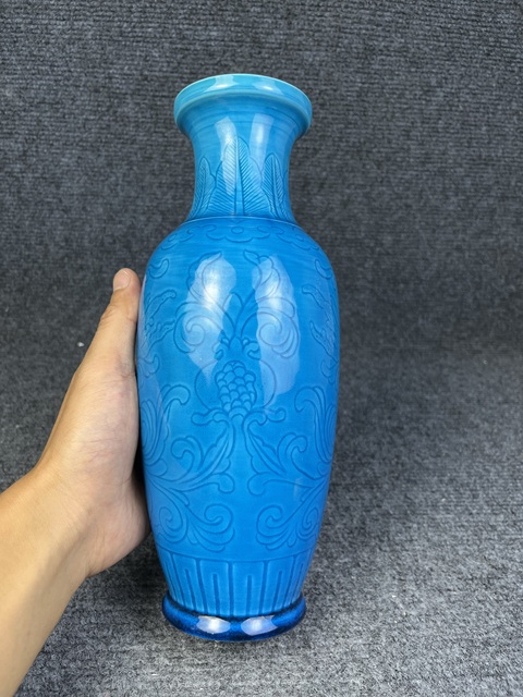 古玩陶瓷孔雀藍(lán)釉暗刻花卉紋瓶真品鑒賞圖