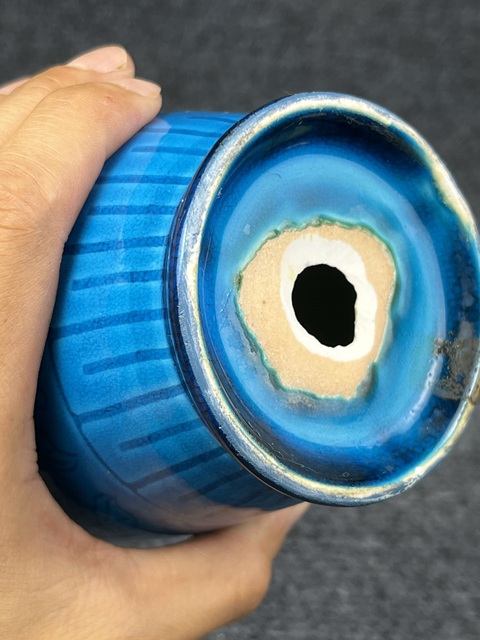 古玩陶瓷孔雀藍(lán)釉暗刻花卉紋瓶真品鑒賞圖