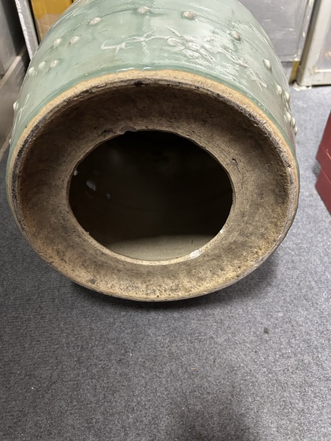 古玩陶瓷豆青堆白繡墩真品鑒賞圖