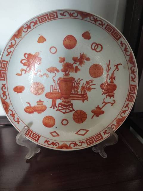古玩陶瓷礬紅博古圖盤真品鑒賞圖