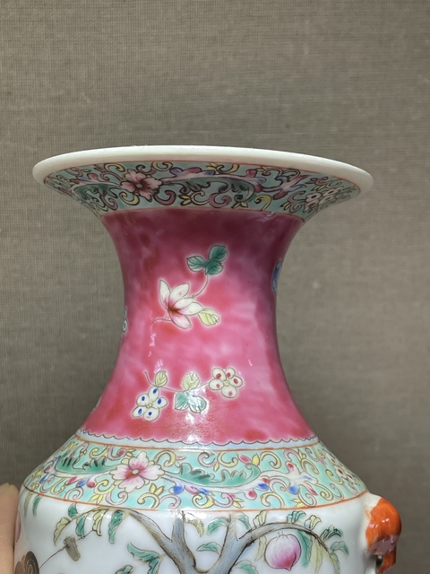 古玩陶瓷80.90年代粉彩麻姑獻壽圖獅耳瓶真品鑒賞圖