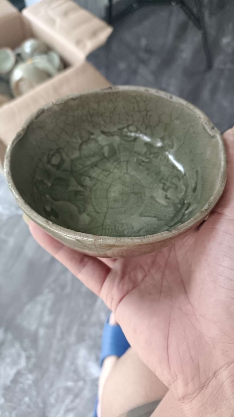 古玩陶瓷龍泉青瓷人物紋碗真品鑒賞圖