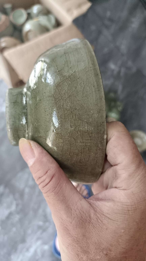 古玩陶瓷龍泉青瓷人物紋碗真品鑒賞圖