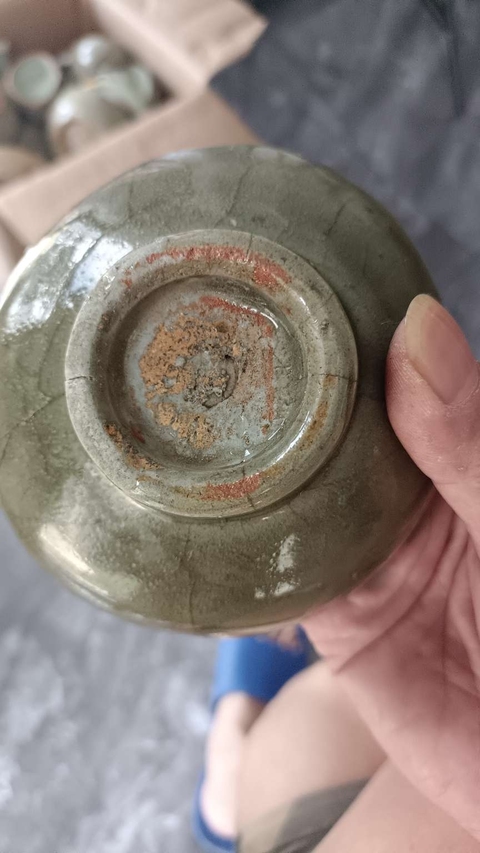 古玩陶瓷龍泉青瓷人物紋碗真品鑒賞圖