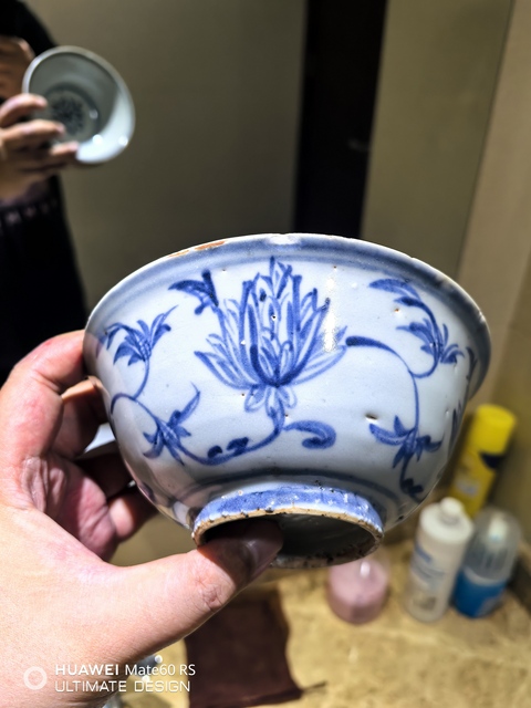 古玩陶瓷青花纏枝花卉紋撇口碗真品鑒賞圖