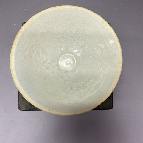 古玩陶瓷芒口圈足覆燒工藝印花碗真品鑒賞圖