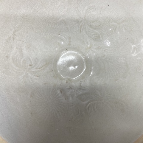 古玩陶瓷芒口圈足覆燒工藝印花碗真品鑒賞圖